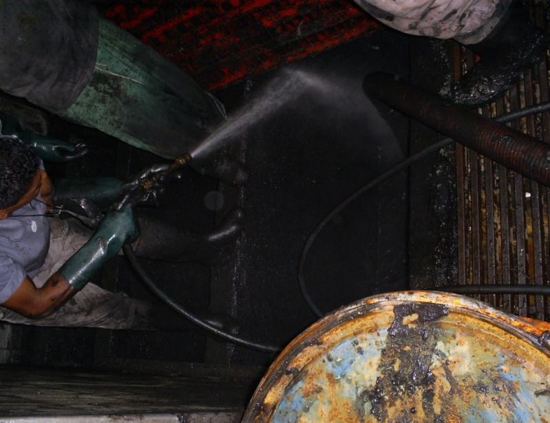 Limpeza de Tanques e Caixas Separadoras em Taboão da Serra - Limpeza de Caixa Separadora de água e óleo